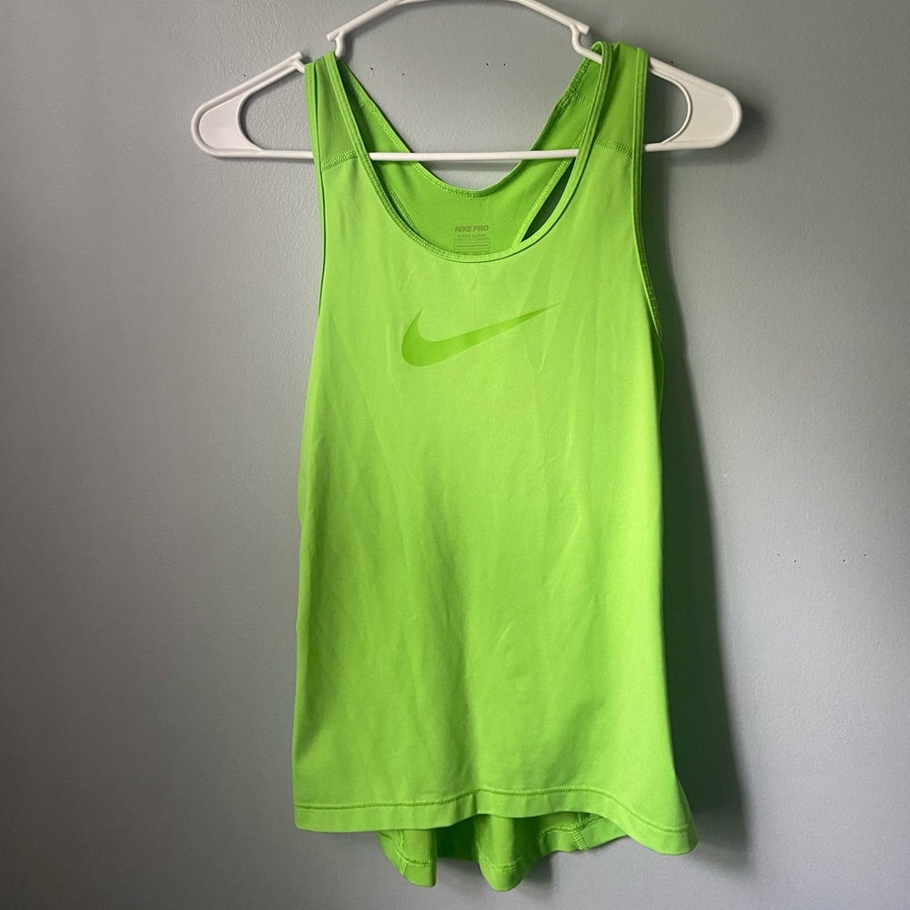 🌟 FREE IF BUNDLED Nike Women's Green Tank Top